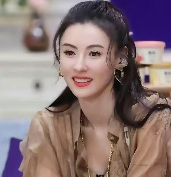 张柏芝恐怕笑不出来了！大儿子刚收到剑桥大学预录喜讯，转头就被爆料：三个孩子之所以