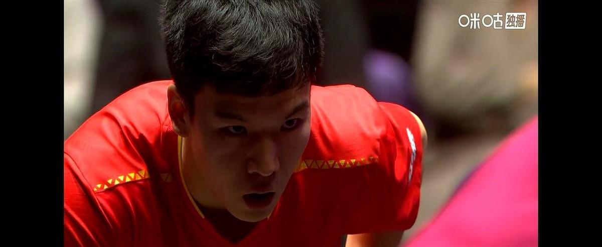 中国乒乓球队这回真被掀了底裤，七个人走六个，只剩向鹏和王艺迪硬撑。
向鹏对德国老