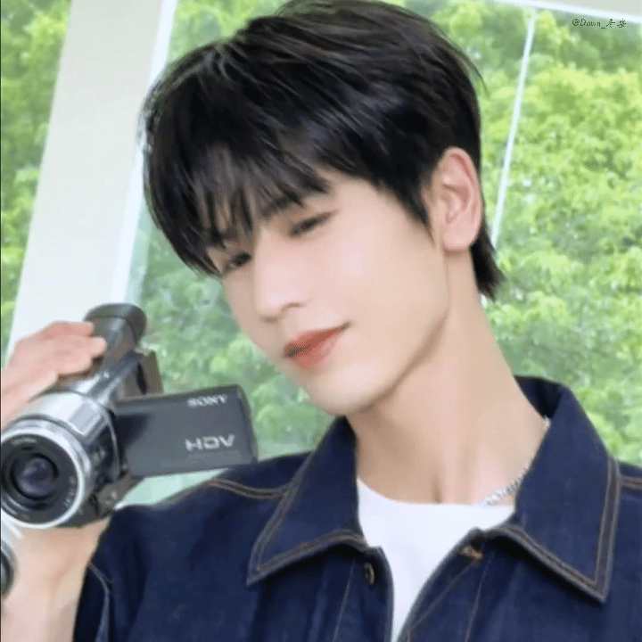 此男对镜拍就这样wink卖萌🤭 ​​​