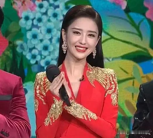 不出意外！央视春晚新疆分会场，应该是这3人主持[玫瑰]

尼格买提（新疆籍央视主