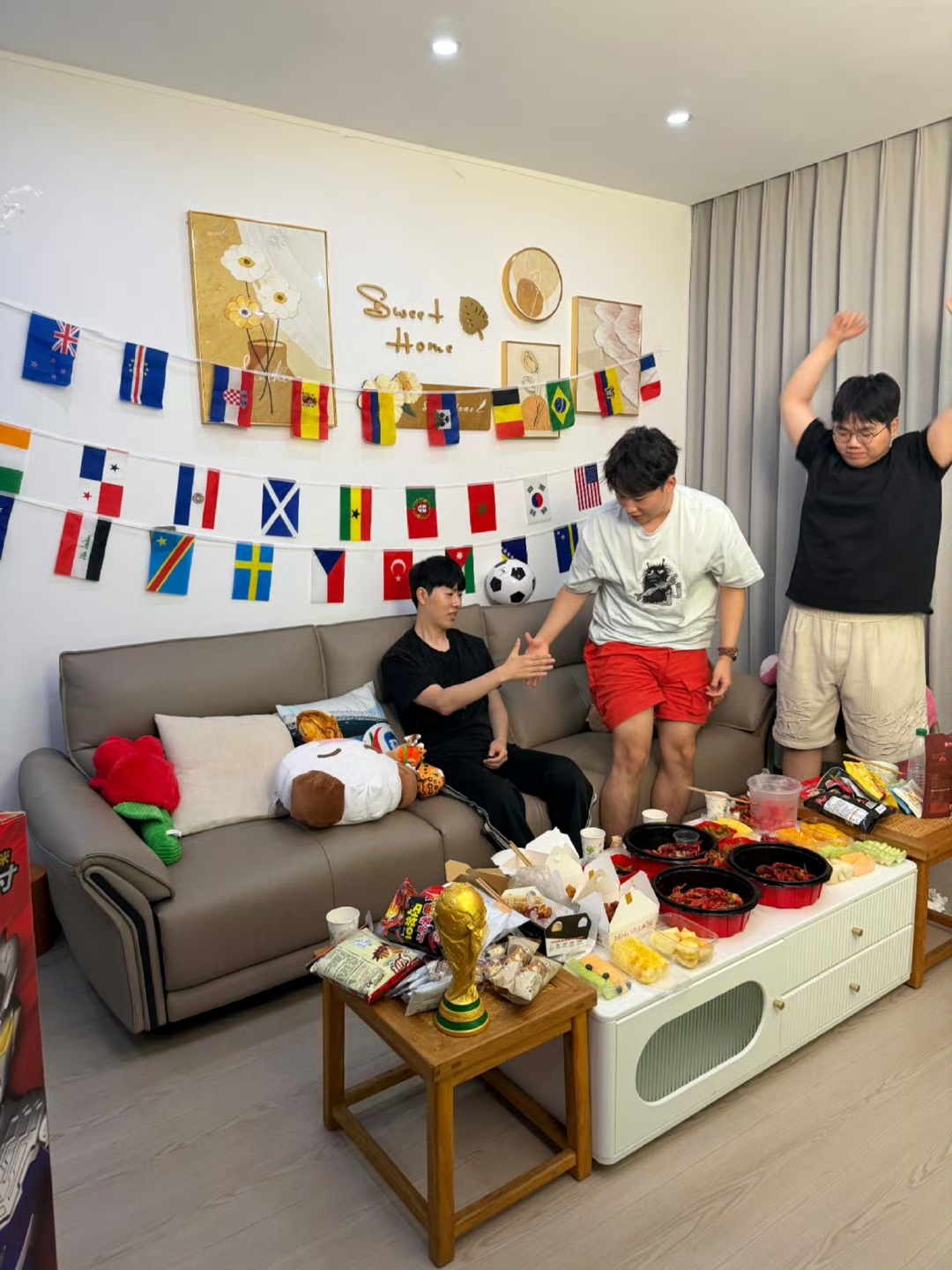 theshy 打野对不想动弹的一只🦌伸出援手