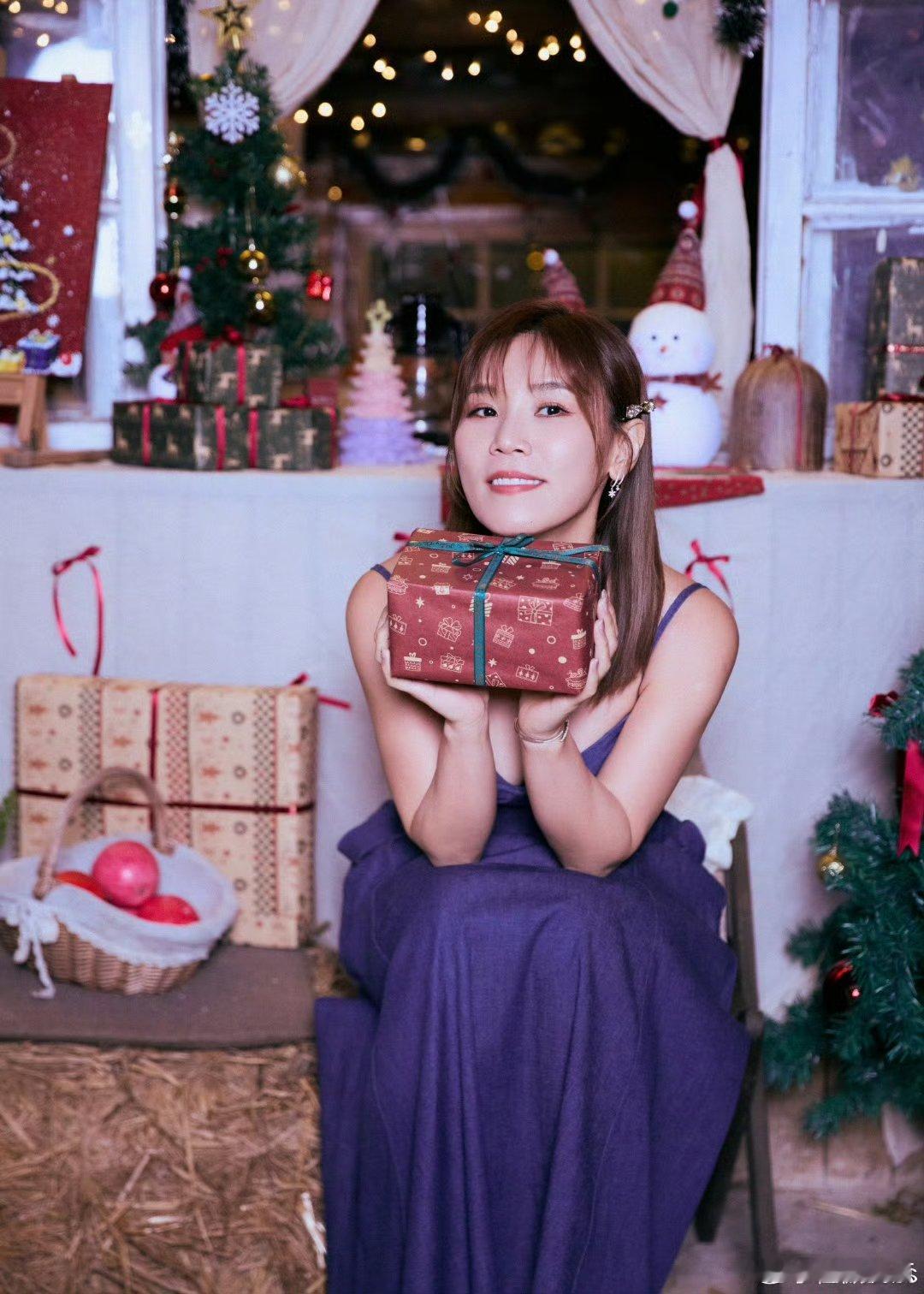 李佳薇说江苏卫视跨年找对人了铁肺歌后不是吹的，全开麦对李佳薇来说就是小case，