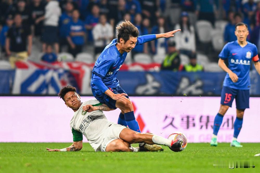 申花4-0十人浙江新赛季10轮不败
北京时间5月5日，中超第10轮，上海申花主场