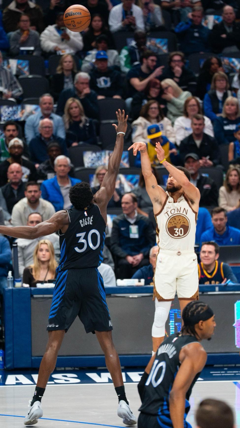 随机掉落一些库存晚安斯蒂芬库里