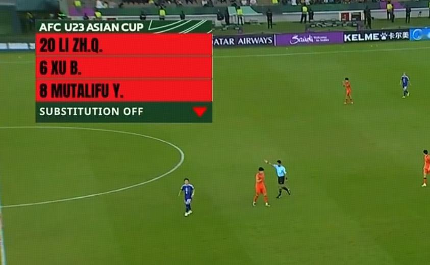 第62分钟，国足完成本场比赛第一次换人，徐彬、木塔力甫、李镇全三名球员被换下，王
