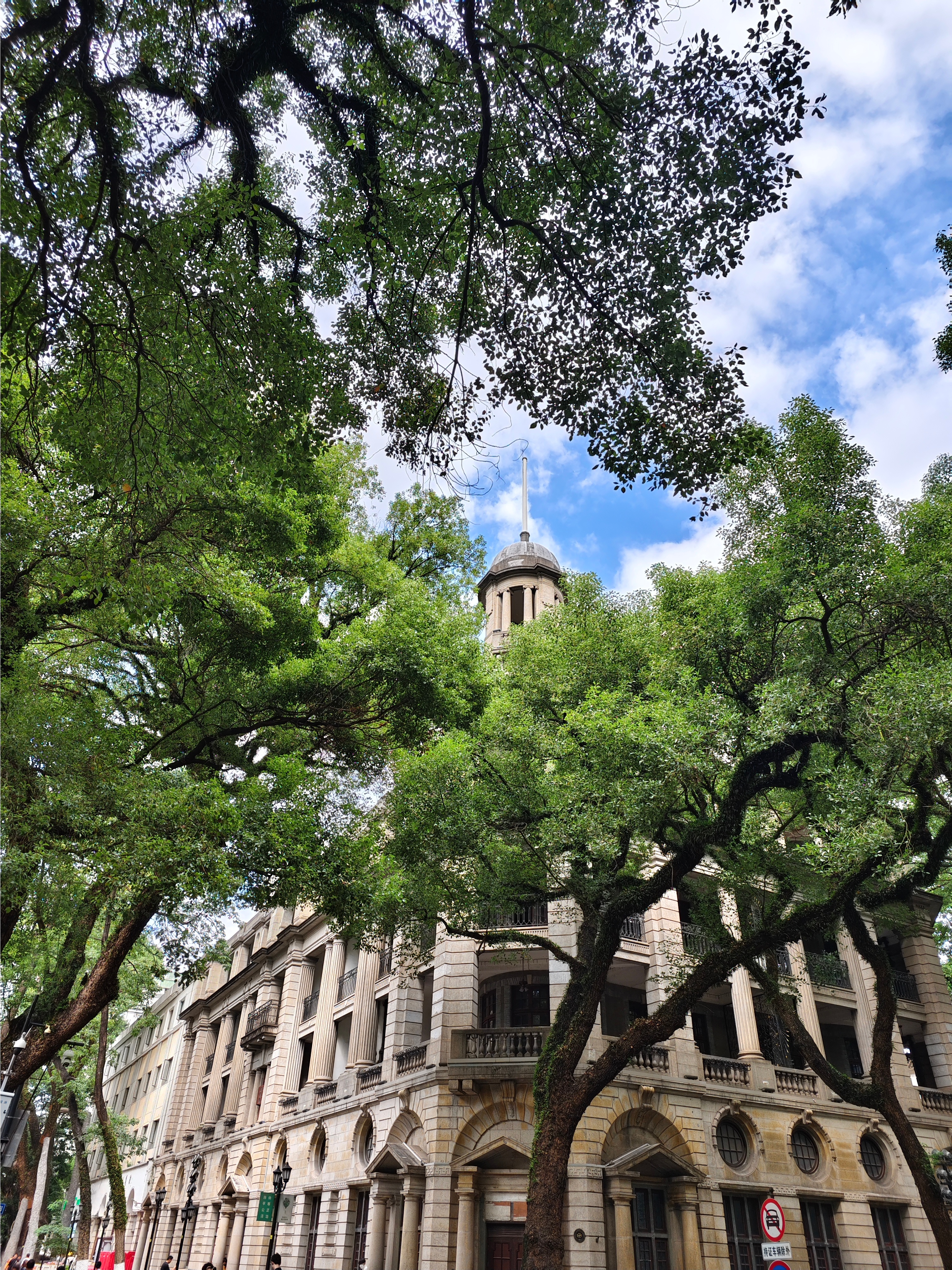 今天一上午逛车展累死宝宝了