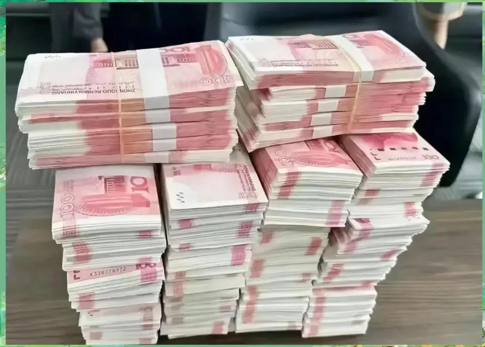 最近业内说“存款搬家存在但非大规模迁移”，这说法挺有意思。就拿身边的例子来说，我