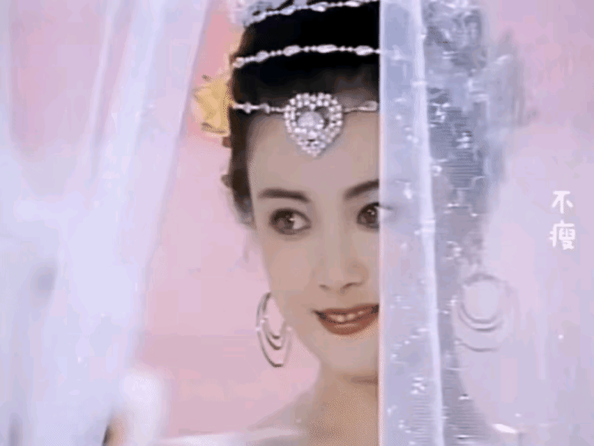 这一版的妲己，真的如同小说里描写的绝色佳人，柳眉杏眼樱桃嘴，白里透粉的一张瓜子脸
