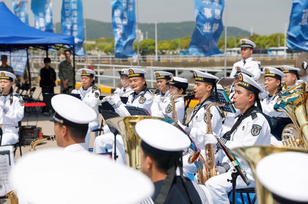 157丽水舰与866和平方舟船423海军节