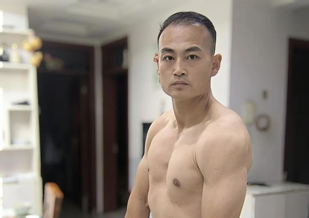 练了一年才练出这幅德行，老铁们甩几张照片看看你们练的样子。健身任重而道远 练不好