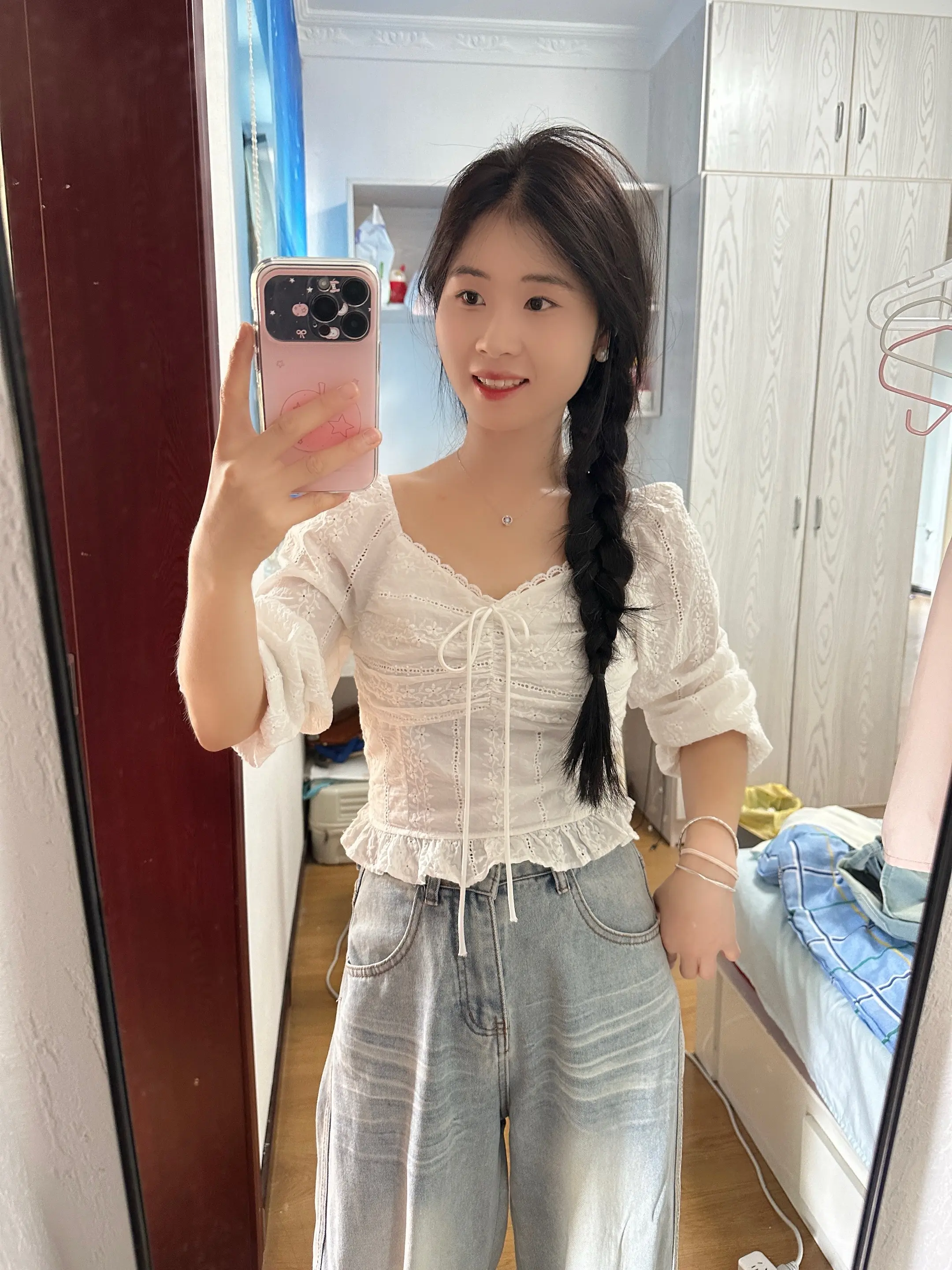 回家问问你妈，你家户口本还有位置吗?😂