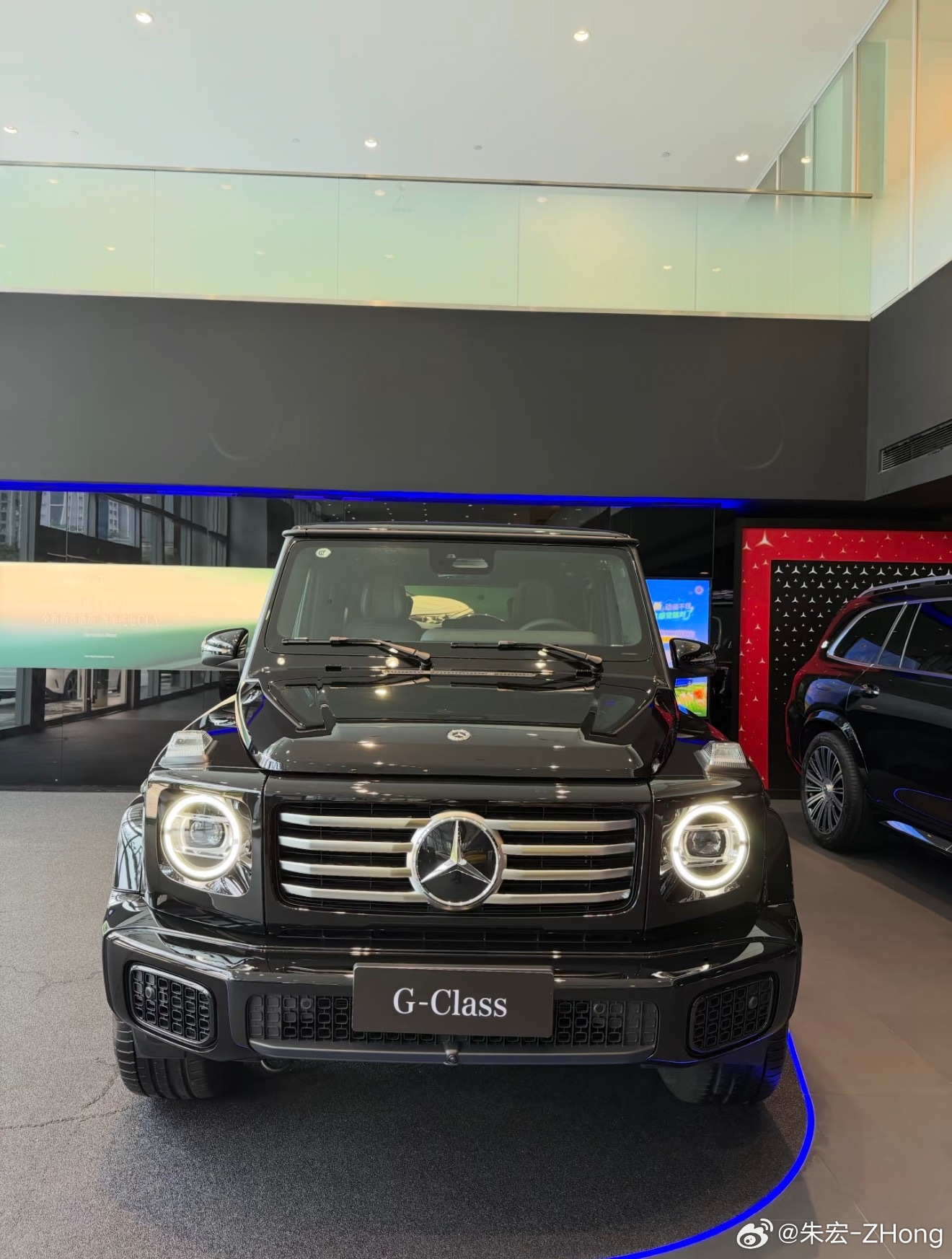 奔驰 G500  【免豪车税】【不加价了】黑黑 裸配 配置价1868000元黑色