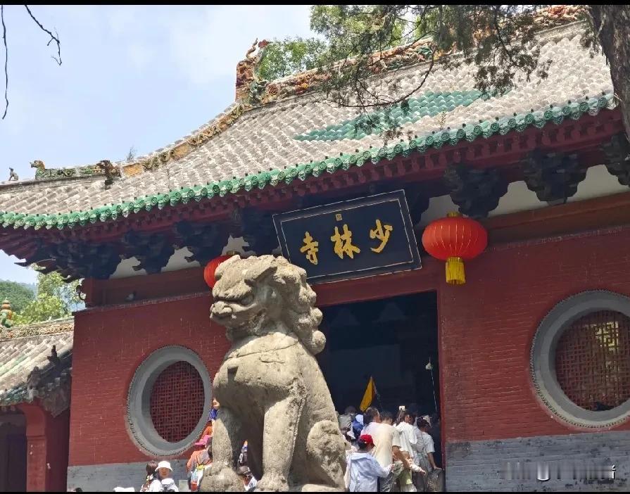 昨晚上和老公争论少林寺如今的鼎盛，到底是释永信的功劳吗？我认为是的，老公则认为是