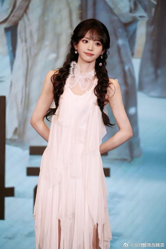 田曦薇陈星旭毕雯珺伪骄阳似我 田曦薇陈星旭毕雯珺伪骄阳似我真是太有才了，把这三人