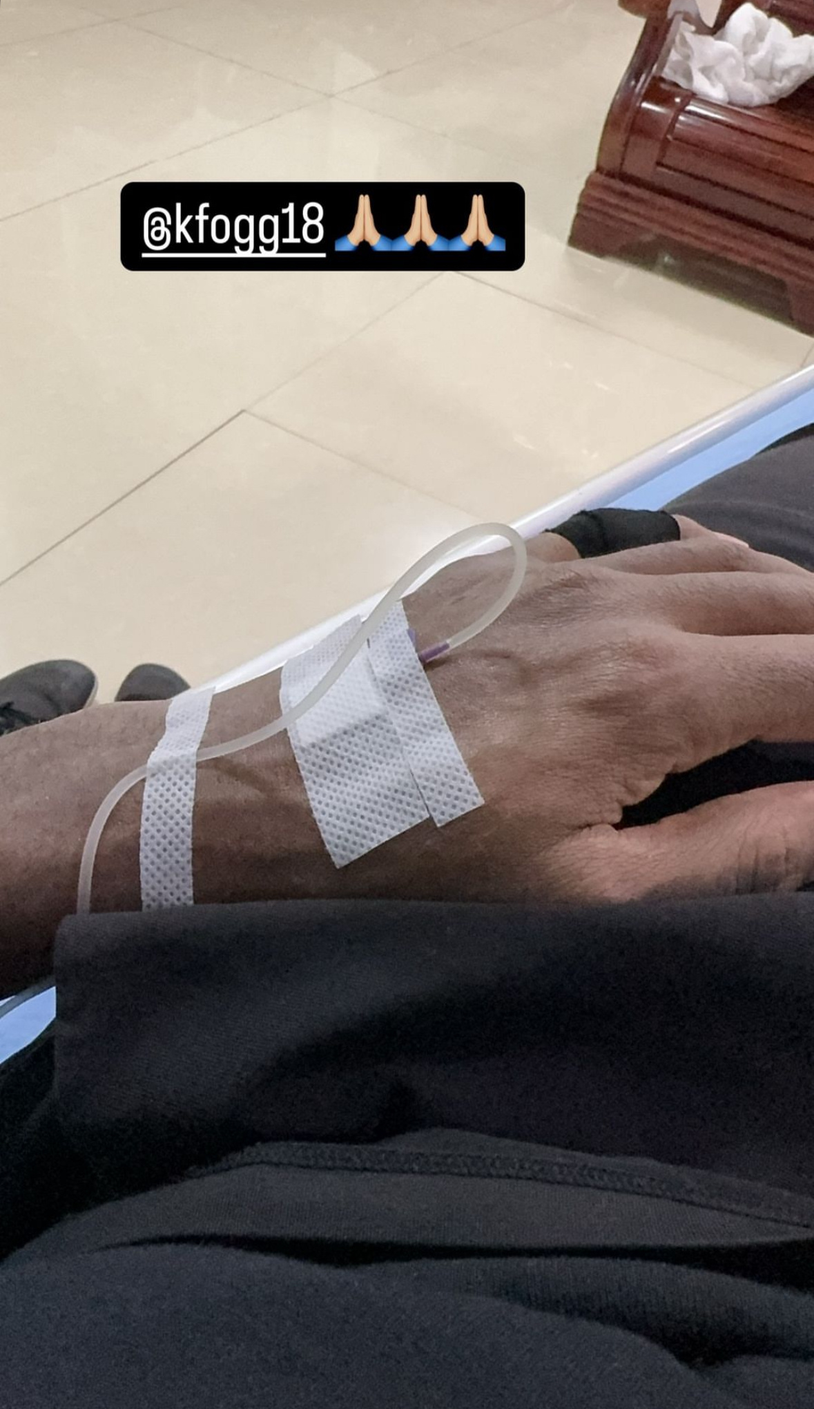 训练师华莱士更新弗格赛后去医院吊水了🙏弗格快点好起来 