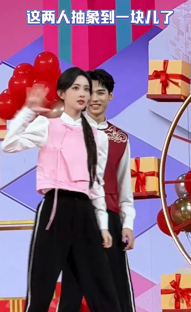 龚俊孟子义cha鸟儿摇龚俊孟子义跳鸟儿摇，这领舞现场简直是“回忆杀”与“欢乐跳”