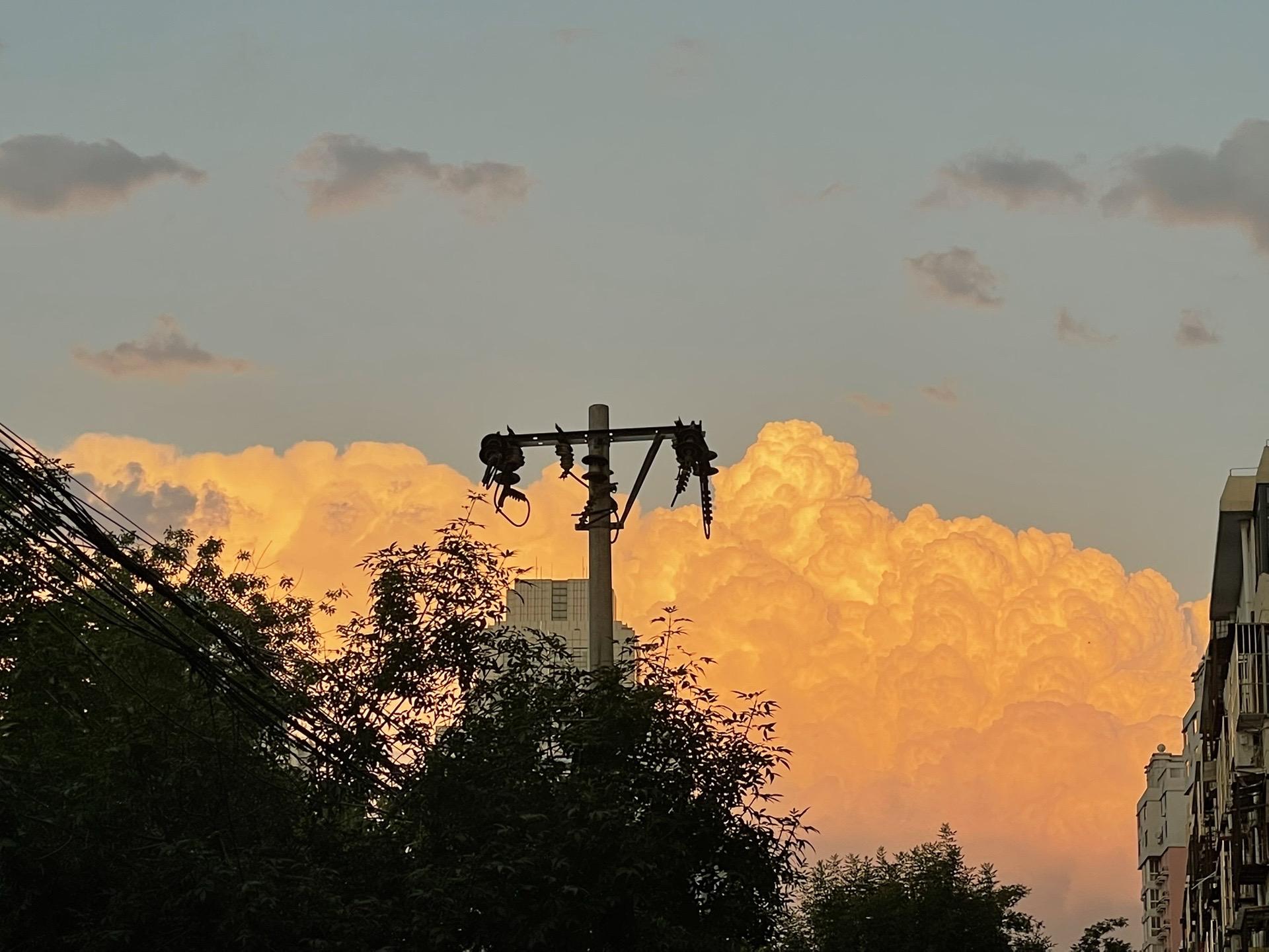 看看你手机里面的云。