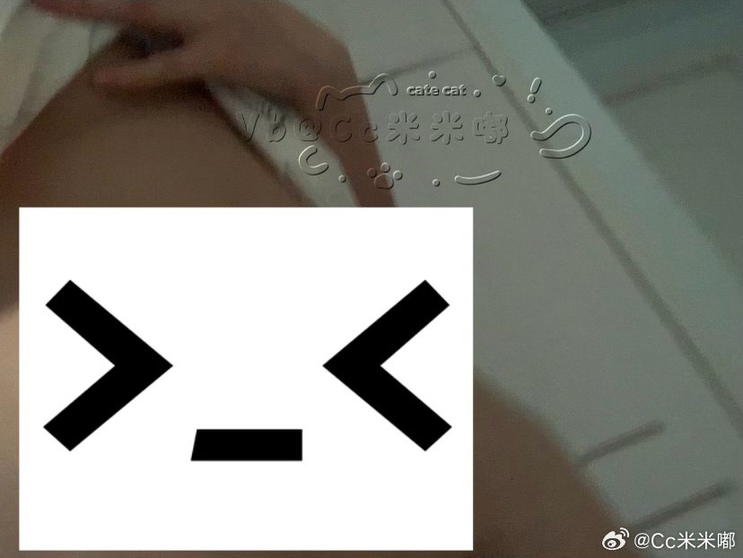 精致的打工人私底下可穿着卡通睡衣 