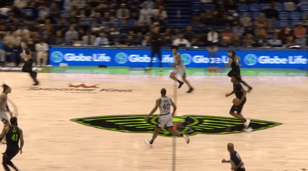 奎因观察：30+三双生涯之夜，展现持球、面框技术&高位策应价值图1奎因自行持球推