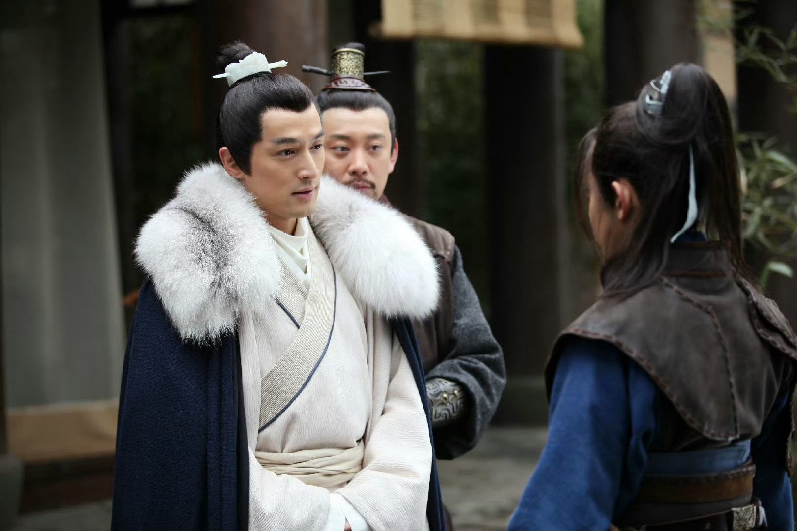 胡歌 剧内深沉，剧外一枚萌仔。 