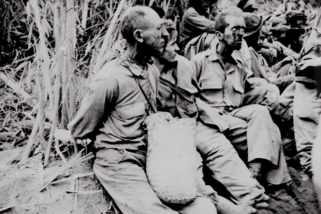 1942年，美国发生了一件二战史上的空难奇迹，三名美军遭遇空难在海上漂浮了34天