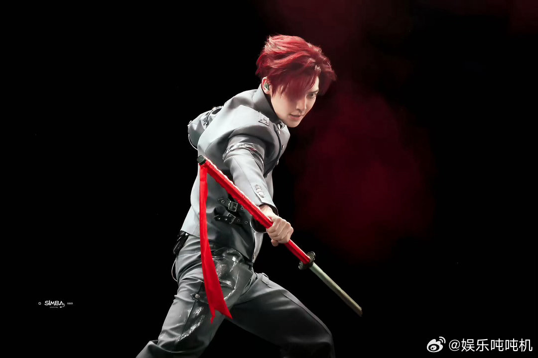 侯明昊疑似被激光笔照射律师谈侯明昊疑被激光笔照射 强光直射风险很高，只盼侯明昊平