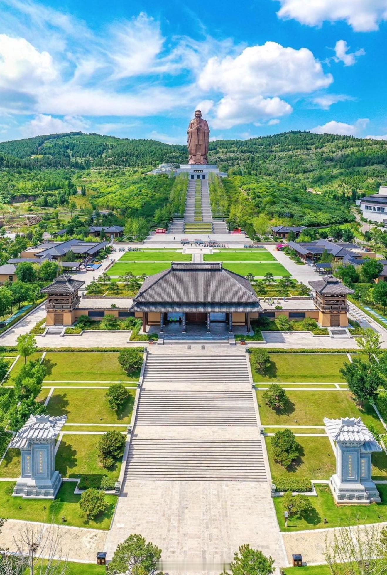 在那座孔子诞生的圣地——尼山，一股古老的智慧正与世界各地的文明相逢尼山这个论坛要