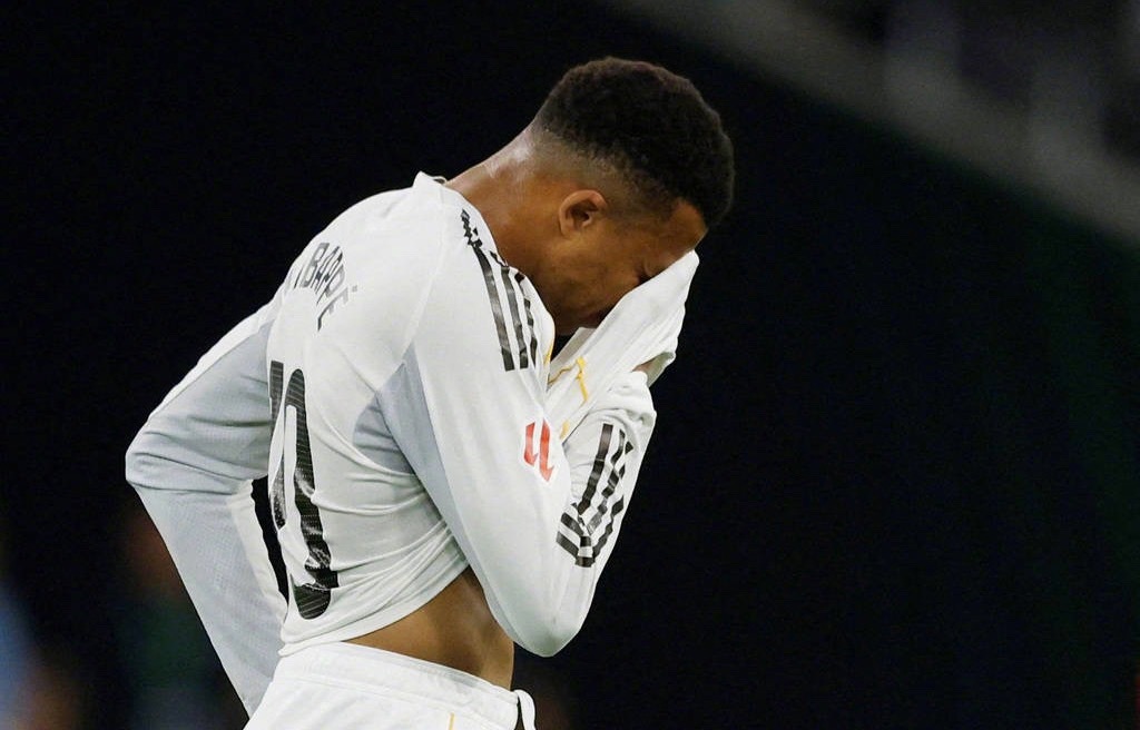 皇马1-1战平贝蒂斯，积分榜上皇马74分先赛一场，仍落后榜首8分；贝蒂斯50分稳