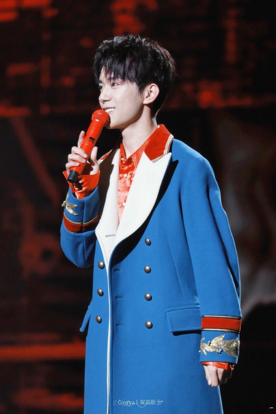 圣诞节快乐，我哥这套跟🎄一样