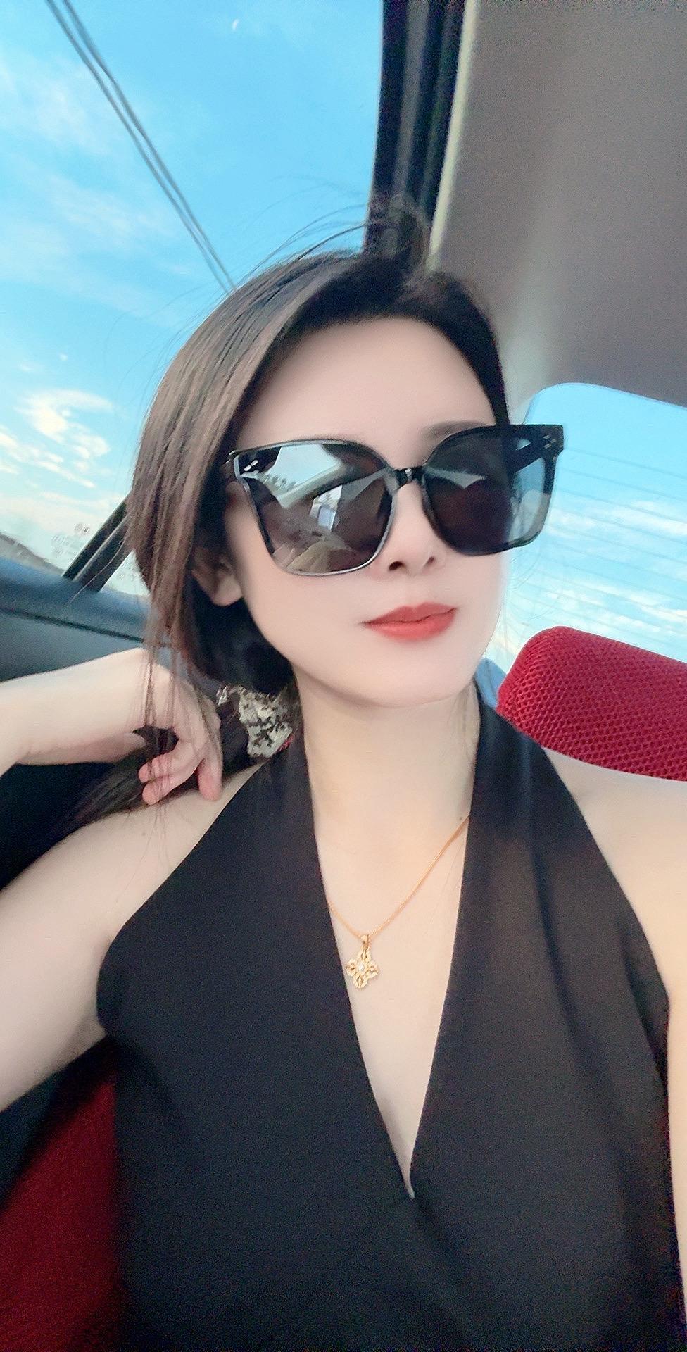 你还讨厌上物质的女人了，你有物质吗？ 物质的女人能看你吗？