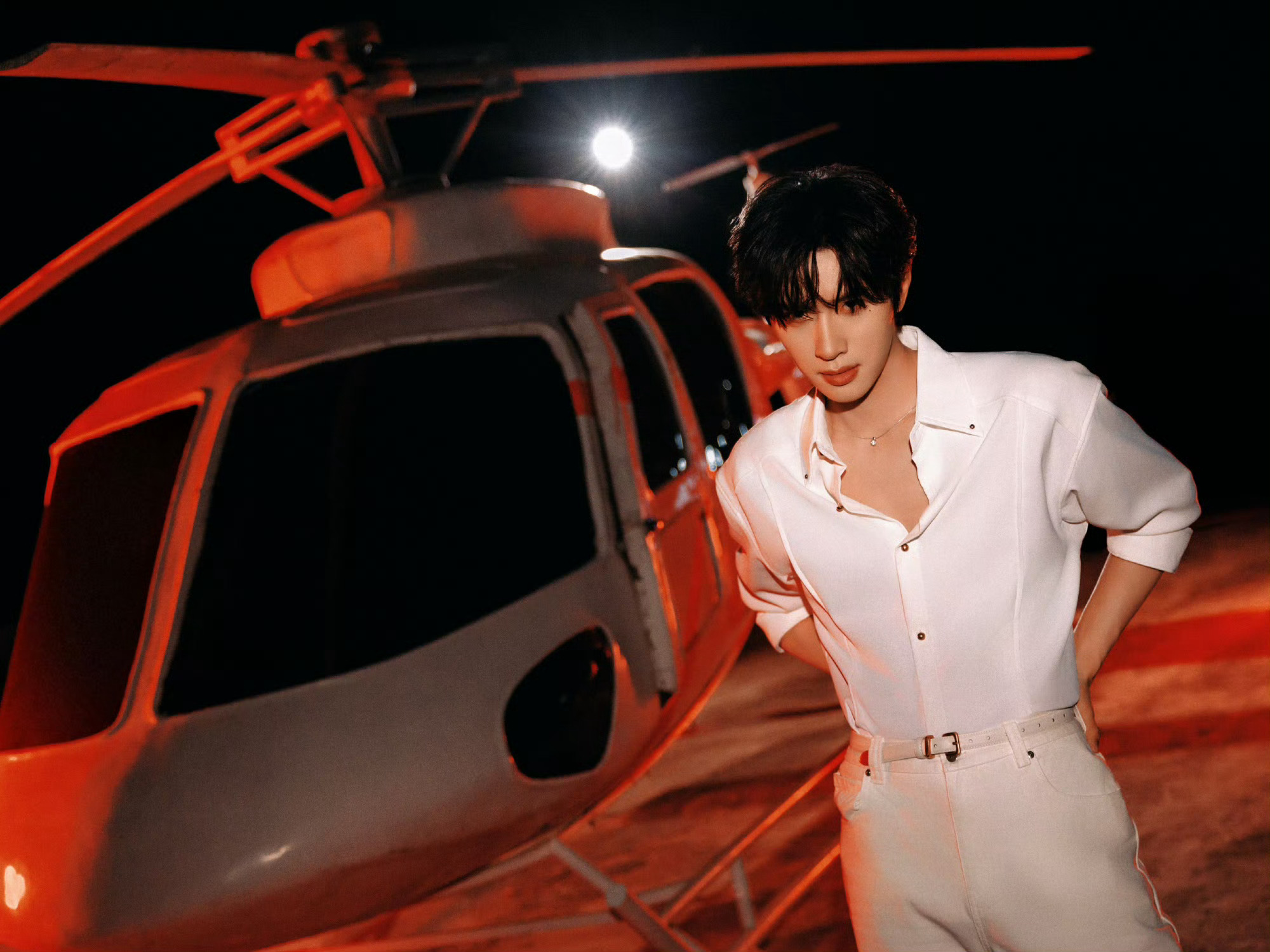 Wow！飞行员展轩来咯，一组大片尽显大长腿 