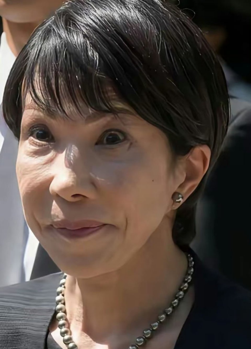 面相来说就是典型电影中的“大反派”，迟早受到制裁！ 