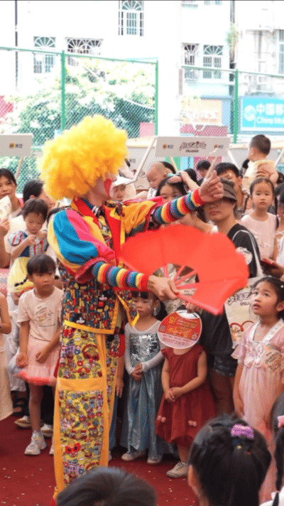 六一手艺人把主题乐园搬到了家门口手艺人把每个小孩的六一愿望都当真了 欢乐六一不用