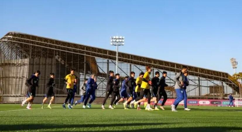 韩国足协官方今日召开会议，宣布了2026年各项工作改革。其中关于男女足职业杯赛比