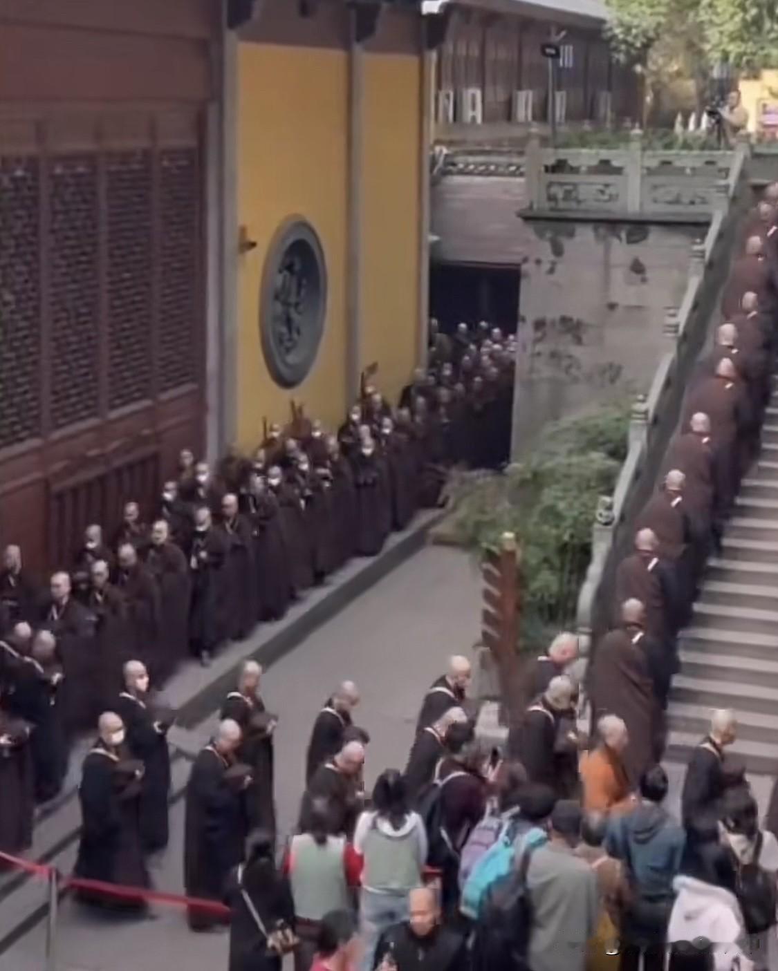 有件事一直搞不明白！
你说全国那么多寺庙，养了那么多和尚，到底能创造什么价值？