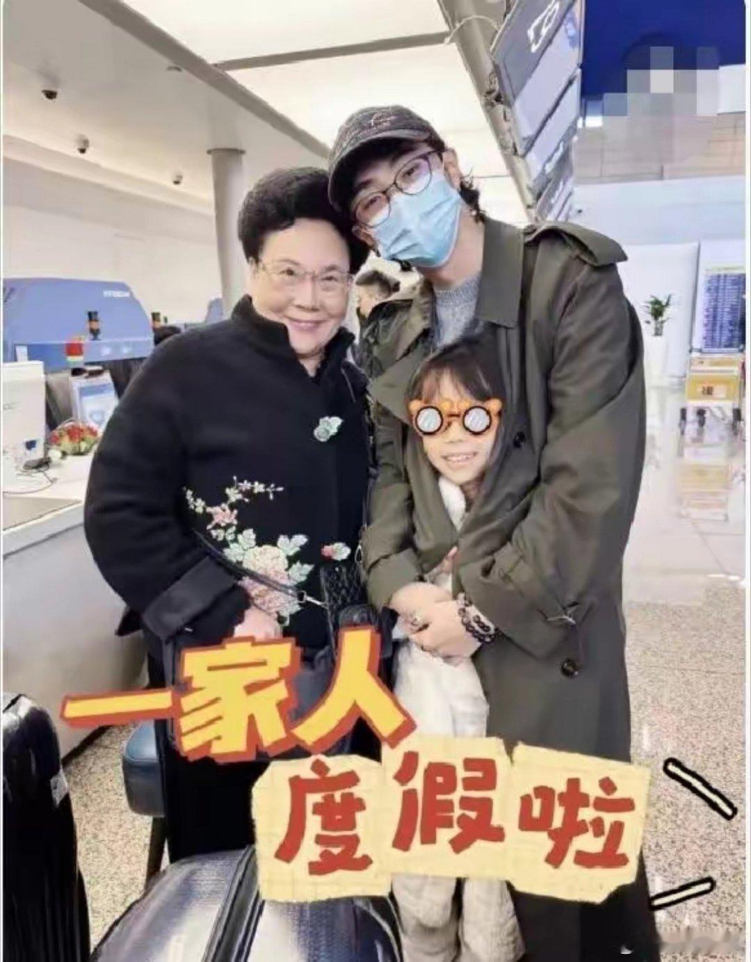 伊能静一家英国过圣诞 恩利和米粒虽是同母异父的兄妹，但一点也不生疏，相处的很融洽