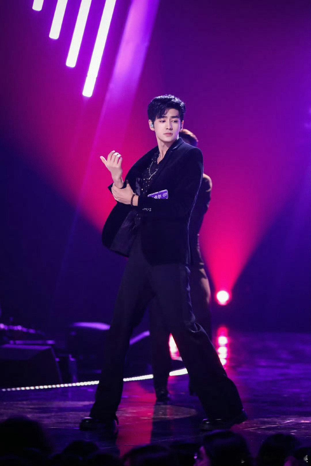 华晨宇 下一场就是快乐男声2026声鸣远扬 谁懂啊！四强全是男生，花花直接cue