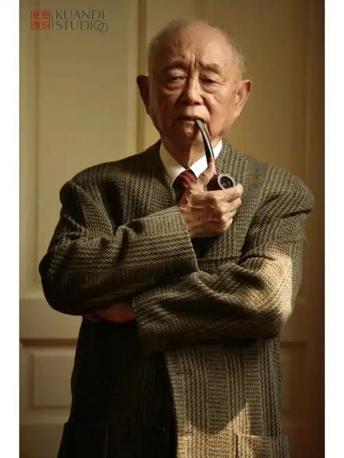 一段很实在的话：“其实人真正需要的，不是婚姻，不是性，甚至都不是伴侣，而是正向的