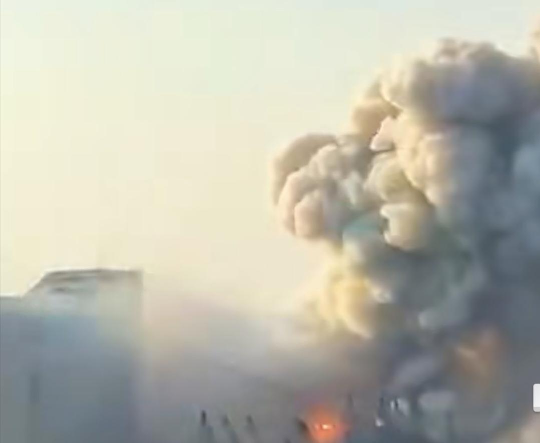 伊朗袭击了以色列最大的石油加工中心——位于海法湾的巴赞集团炼油厂。遭袭后，该市多