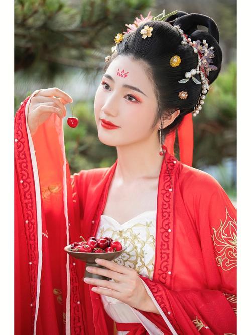 说起来，有一件事与美国选举的“钱规则”非常像：
旧时秦淮河路有两大青楼：丽春院与