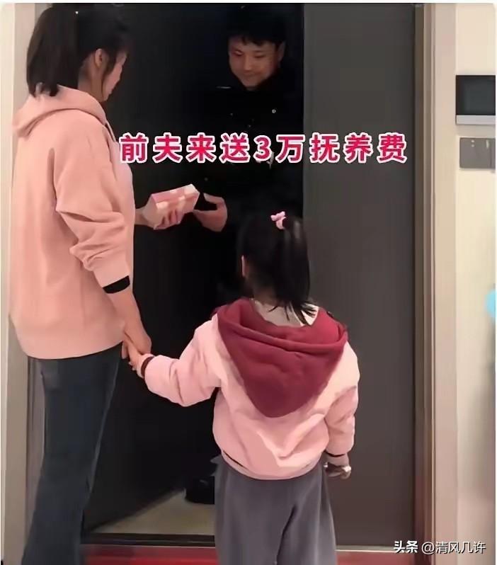 离婚3年尝尽苦头才懂前夫的好，她趁送抚养费提复婚，前夫一句问话看哭很多人

​两