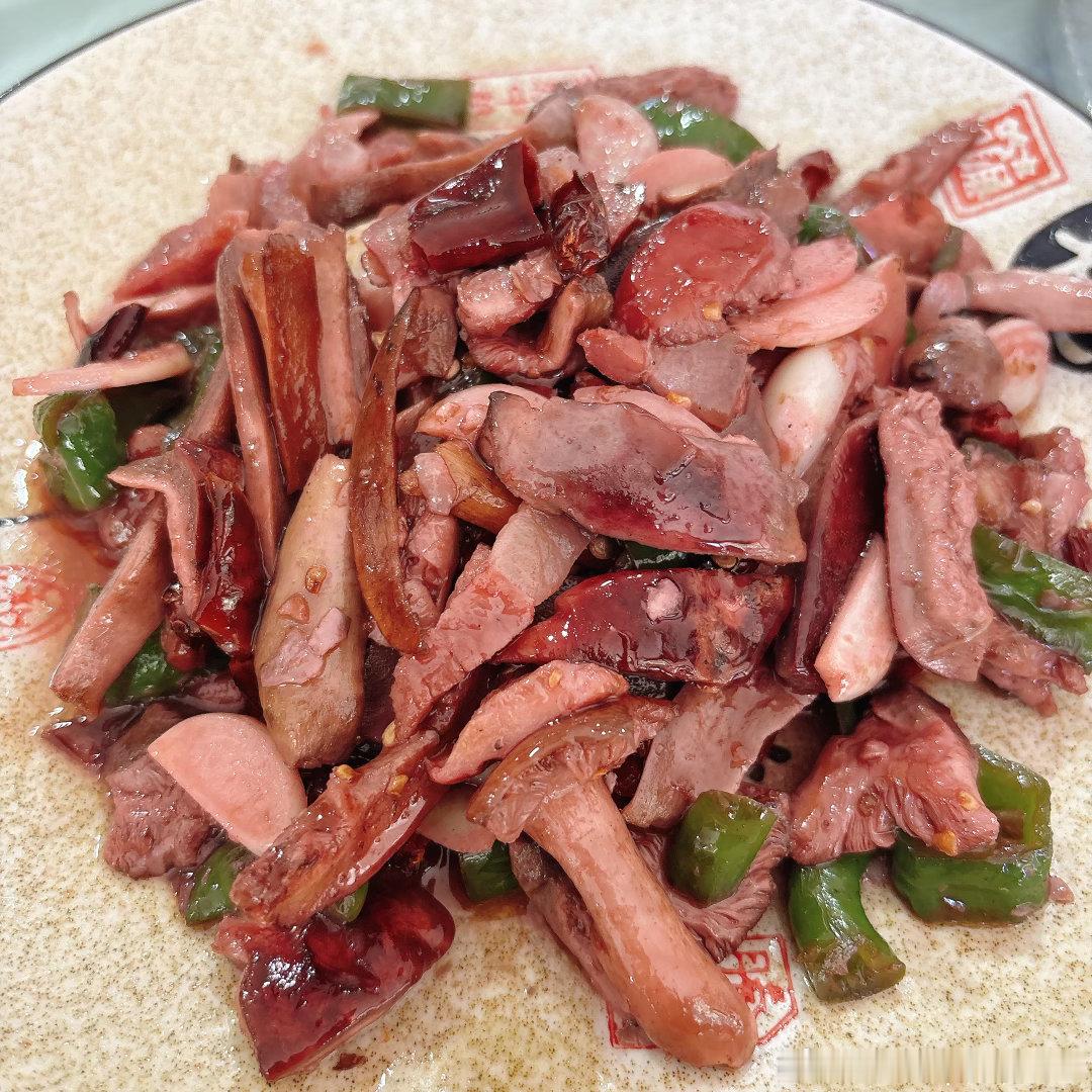 也是吃上炒大红菇的人了。浓郁的肉香。 
