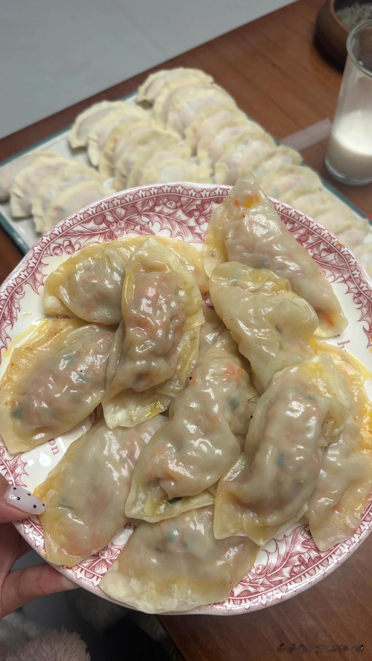 饺子做法到底哪出错了葱姜水、香料油我都加了的，但是饺子馅陷吃起来颗粒感有点重，也