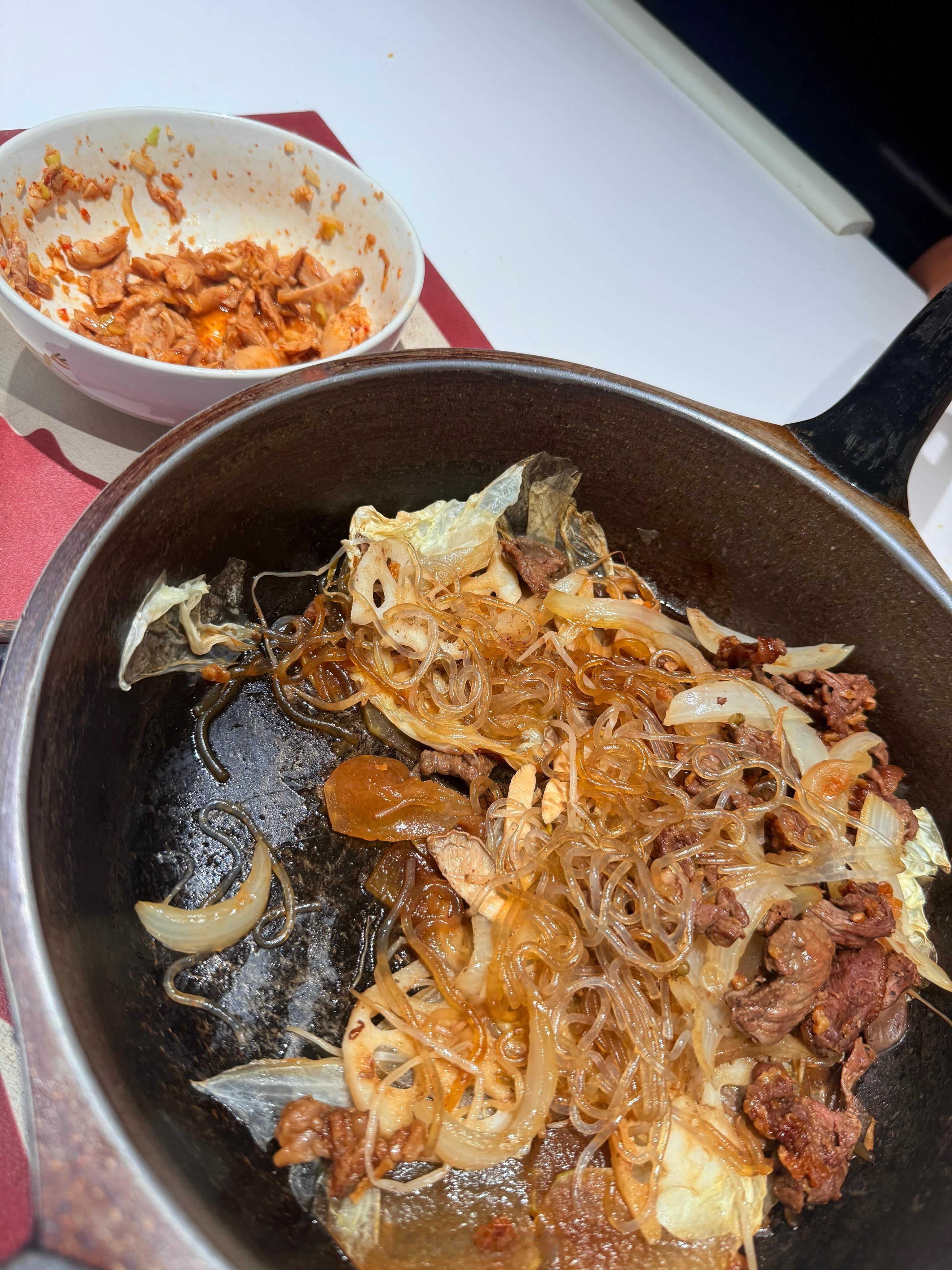 随手拍的一些饮食，，我现在减脂期就是中午吃少油的蒸菜，，锅底喷一点油，冬瓜or黄