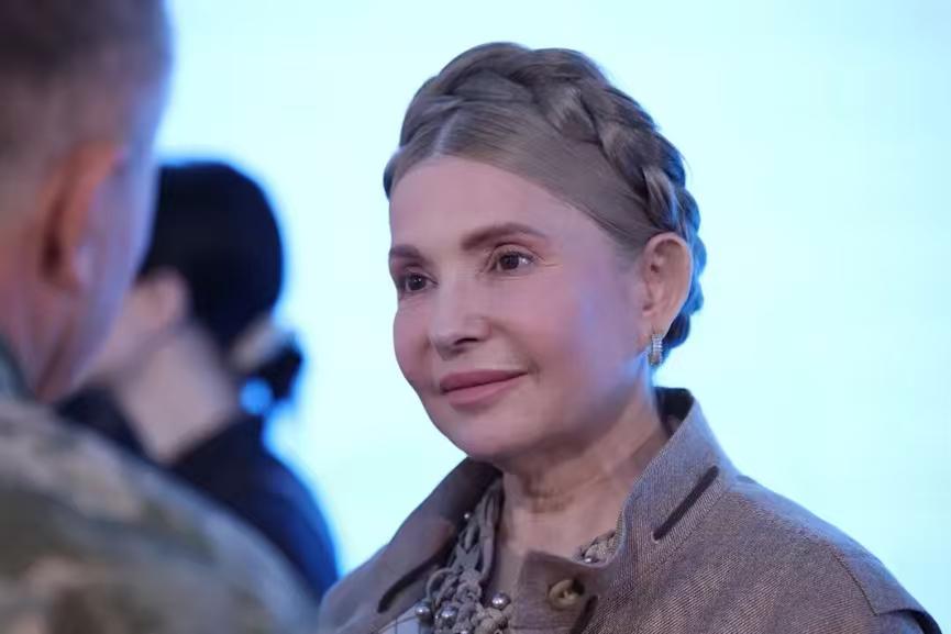 季莫申科应该是唯一能拯救乌克兰的人了，可惜，她正在被调查。泽连斯基最大的问题就是