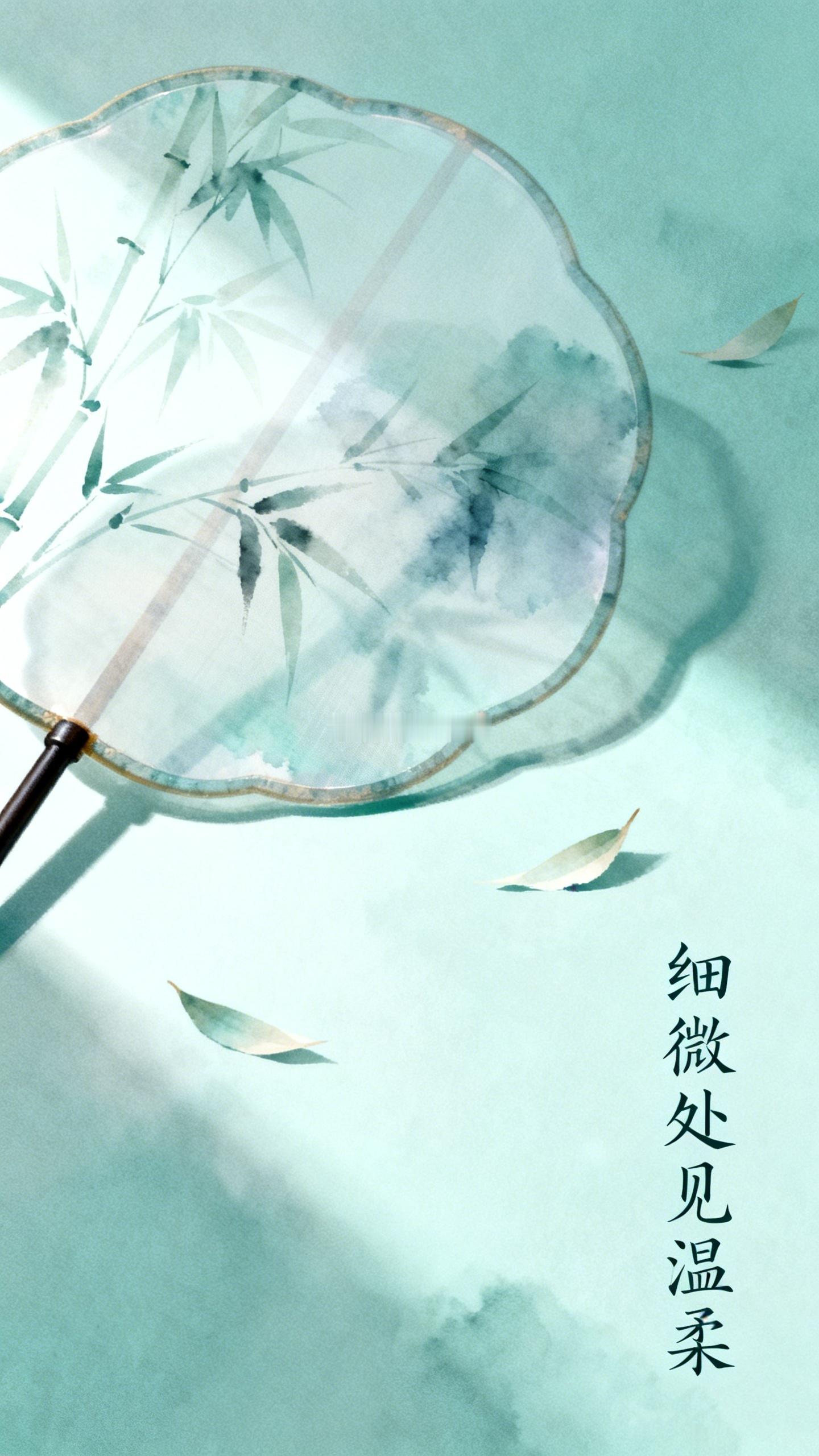 一桌人都认识，只有一个是新来的。大家聊起旧事时，有人会顺手补一句前因后果；发现对