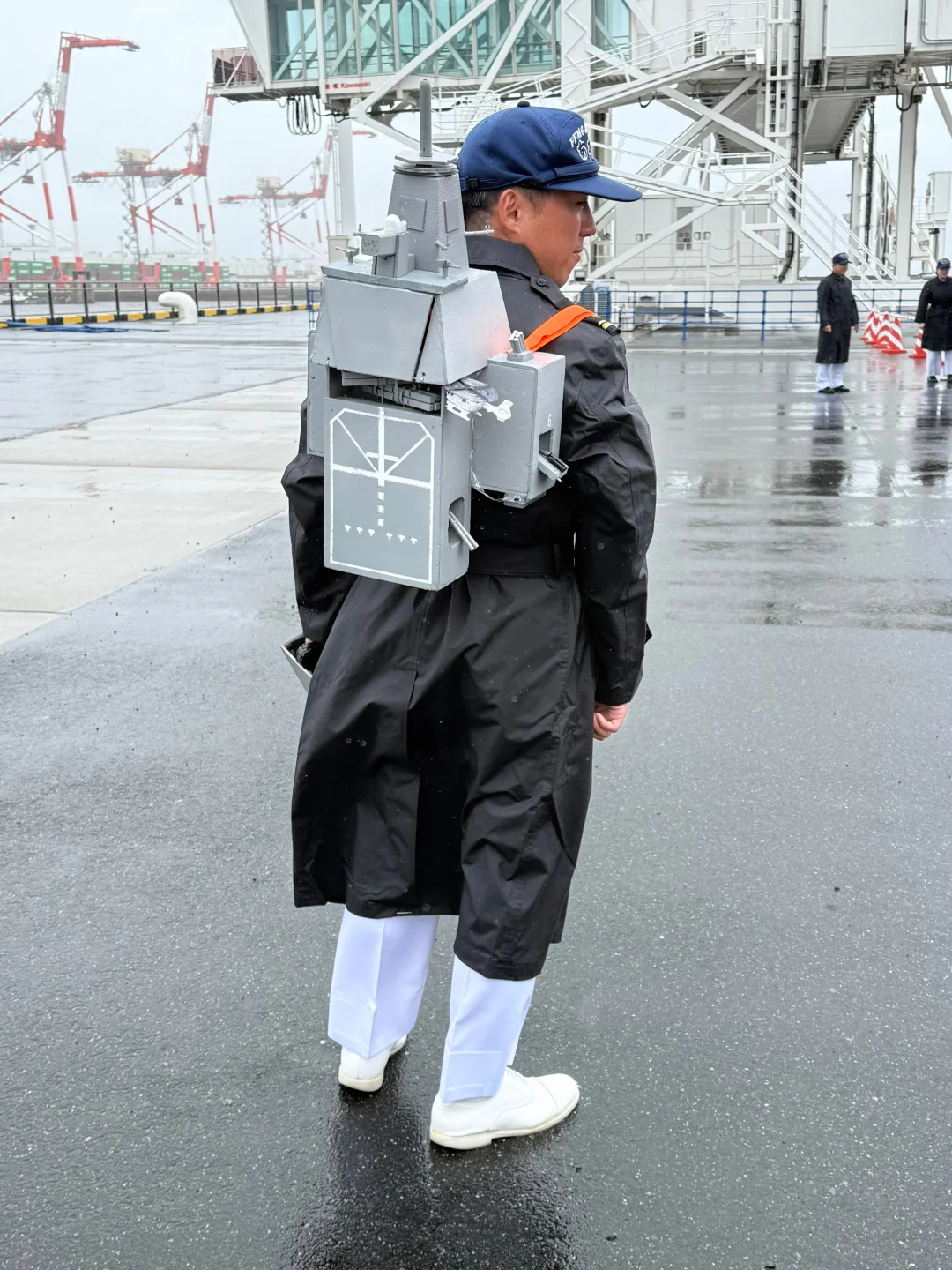 中二的日本海上自卫队队员