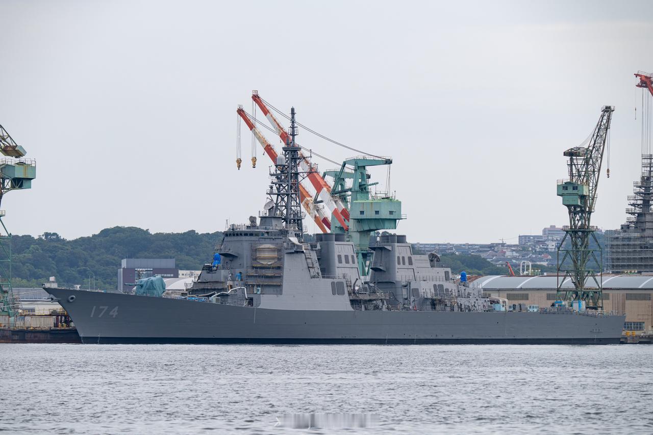 日本海上自卫队“雾岛”号与新型巡逻舰
同样分享一张在**日本横滨磯子（Isogo
