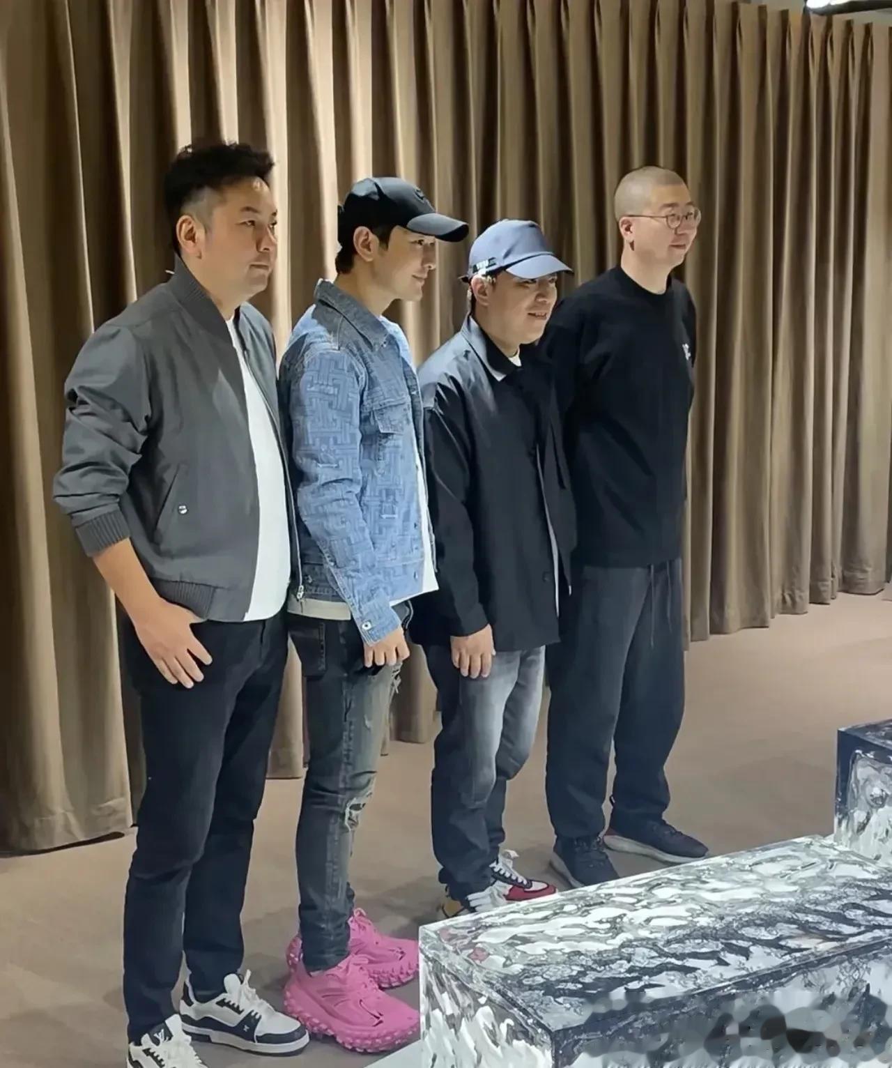 李诞挺励志的，一个靠动动嘴皮子说一些段子的人，今天却能够与黄晓明、黄渤这些国内超