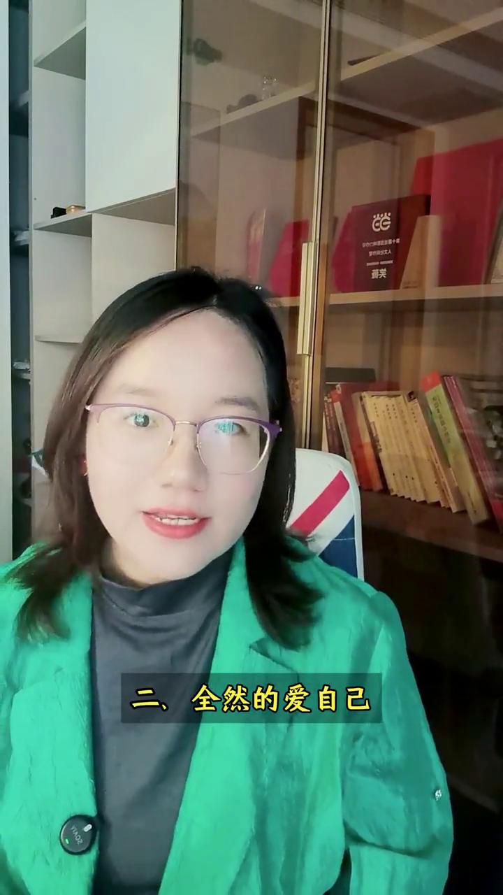 笑薇读书品牌创始人，高级生命数字心理咨询师，《左手阅读，右手写作》作者。
人的一